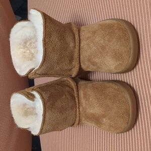 Toddler UGGS brand new size 4/5